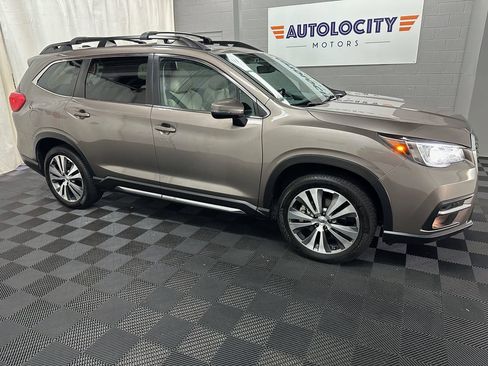 Used 2022 Subaru Ascent Limited w/ Technology Package AWD/4WD image 2