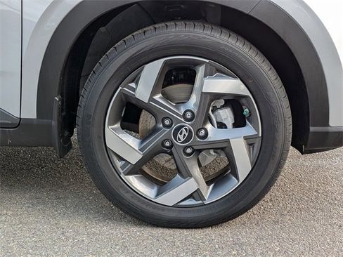 Used 2025 Hyundai Venue SEL image 7