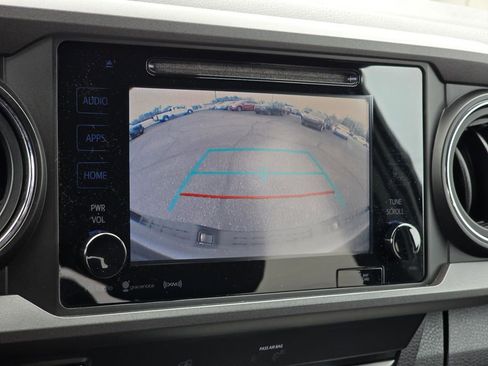 Used 2019 Toyota Tacoma TRD Sport w/ Technology Package image 5