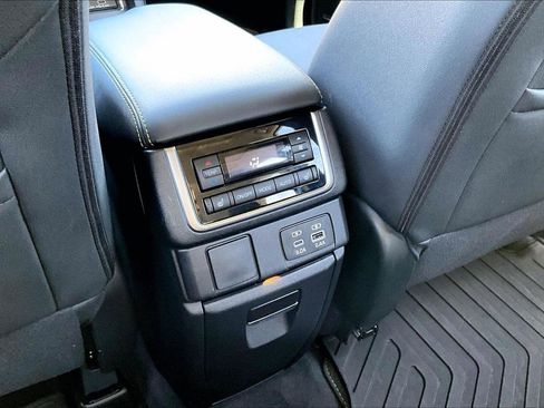 Used 2024 Subaru Ascent Onyx Edition Limited image 12