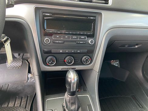 Used 2013 Volkswagen Passat 2.5 S image 15