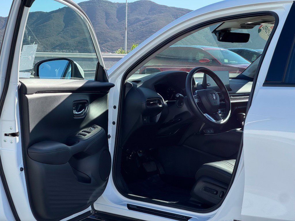 Used 2026 Honda HR-V EX-L image 6