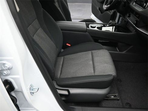 New 2026 Nissan Rogue SV image 32