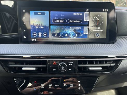Certified 2025 Nissan Kicks SR FWD image 4
