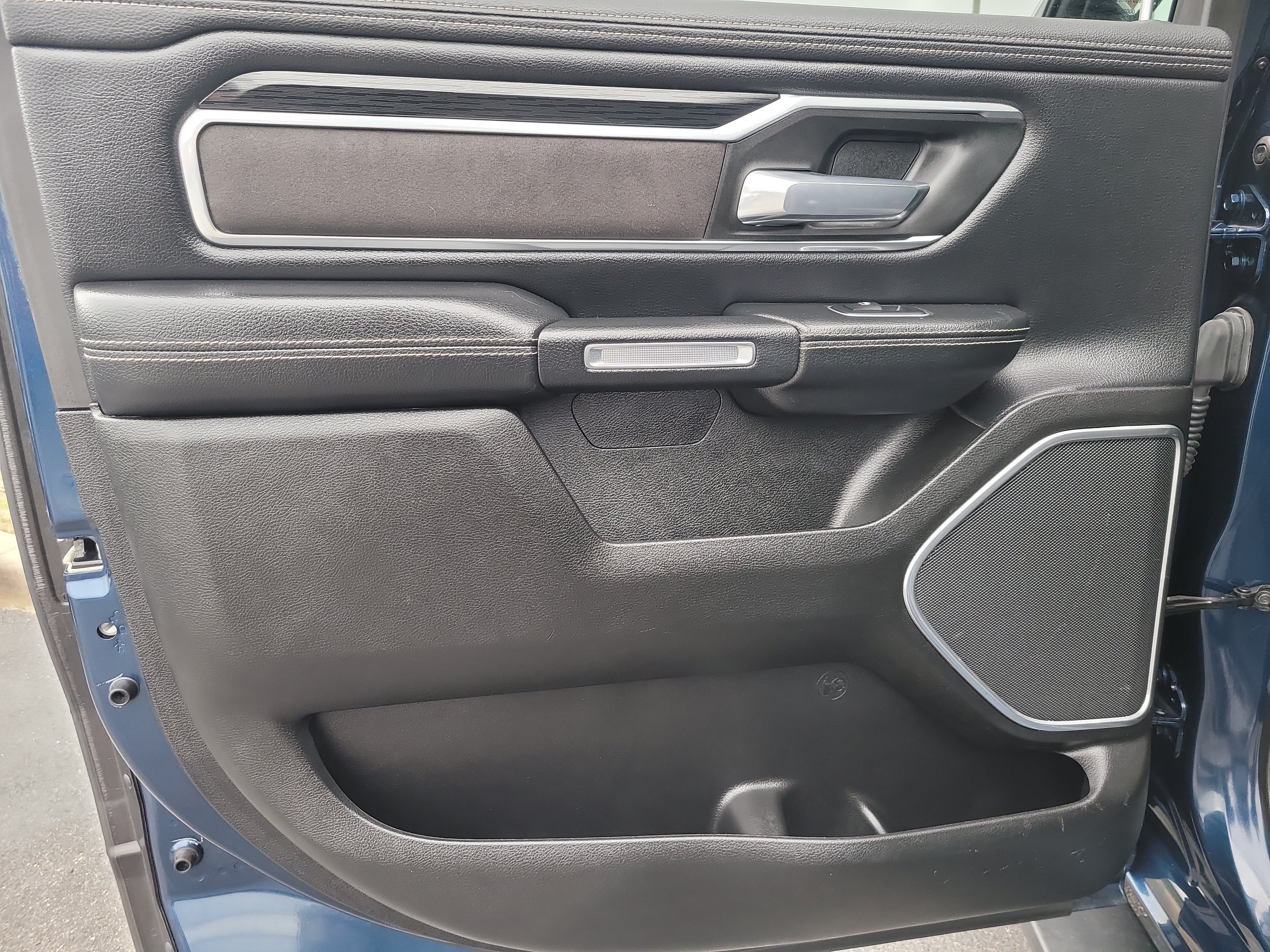 Used 2023 RAM 1500 Laramie AWD/4WD image 11