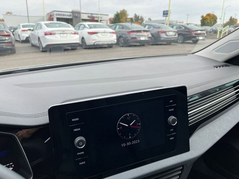 Used 2025 Volkswagen Jetta SE image 18