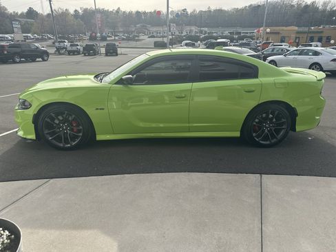 Used 2023 Dodge Charger R/T w/ Performance Handling Group image 5