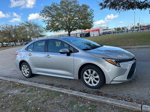 Used 2026 Toyota Corolla SE FWD image 7
