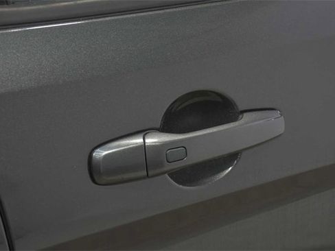 Used 2019 Ford Explorer XLT image 12