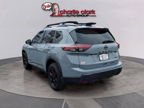 Used 2025 Nissan Rogue SV image 3