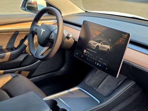 Used 2022 Tesla Model 3 Long Range AWD/4WD image 18