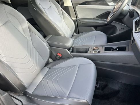 New 2026 Volkswagen Tiguan SE FWD image 7