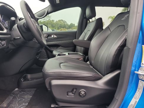New 2026 Chrysler Pacifica Select image 15