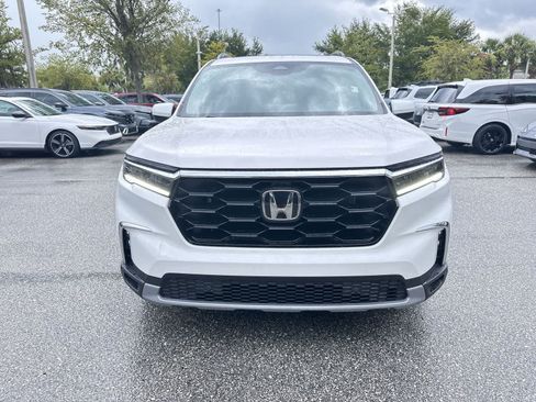 Used 2025 Honda Pilot Touring image 9