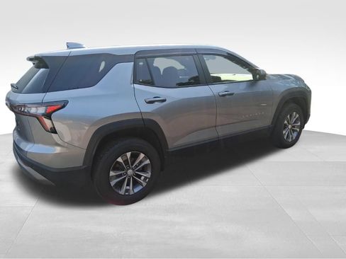Used 2026 Chevrolet Equinox LT w/ Convenience Package II FWD image 4