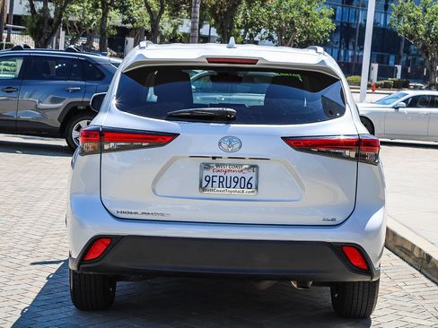 Used 2023 Toyota Highlander XLE FWD image 8