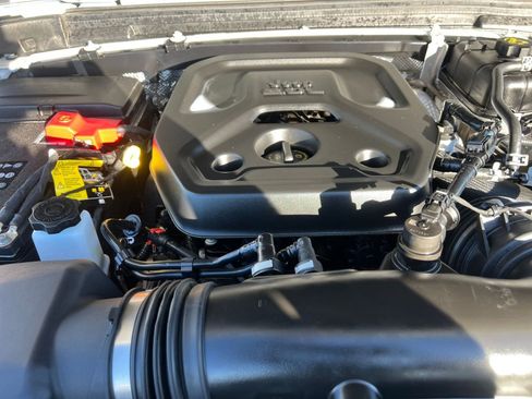 Used 2025 Jeep Wrangler Sport S AWD/4WD image 32