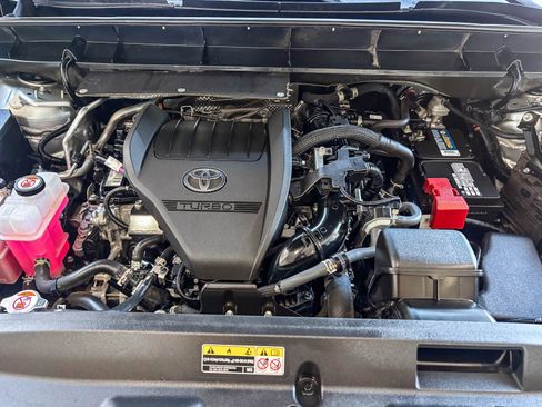 Used 2024 Toyota Highlander XLE FWD image 14