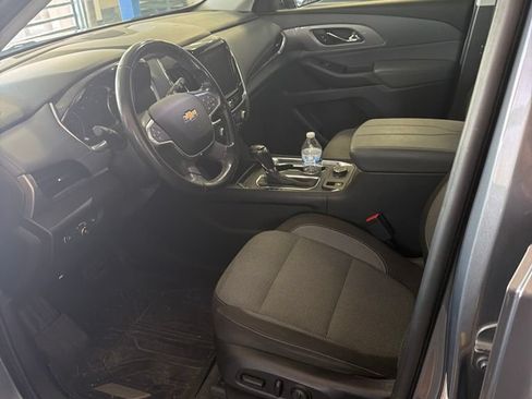 Used 2019 Chevrolet Traverse LT FWD image 2