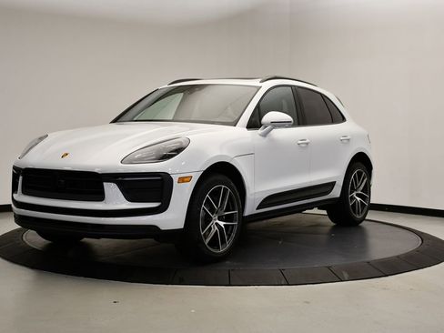Certified 2025 Porsche Macan image 1