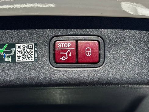 Used 2023 Mercedes-Benz GLC 300 image 28