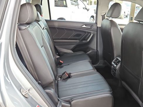 Used 2023 Volkswagen Tiguan SE w/ Panoramic Sunroof Package FWD image 20
