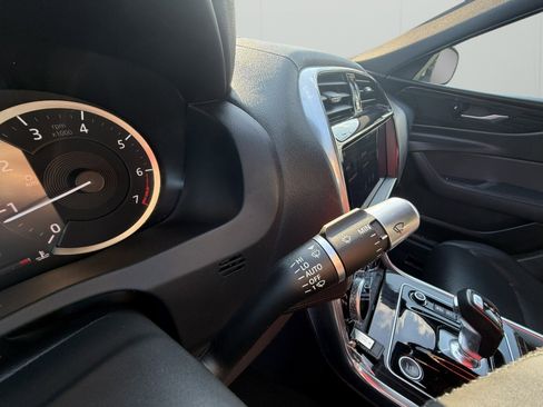 Used 2020 Jaguar XE S image 22