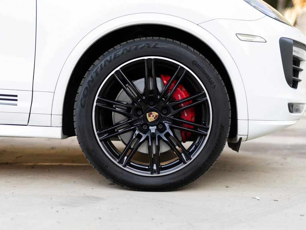 Used 2016 Porsche Cayenne GTS w/ Premium Package Plus AWD/4WD image 39