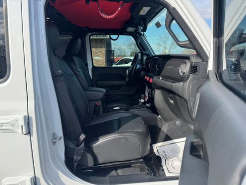 Used 2020 Jeep Wrangler Unlimited Sahara image 17