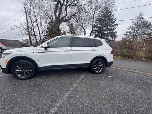 Used 2024 Volkswagen Tiguan SE AWD/4WD image 3