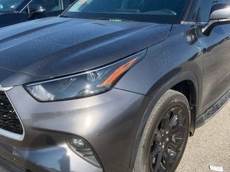 Used 2024 Toyota Highlander LE FWD video 1