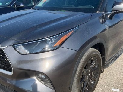 Used 2024 Toyota Highlander LE