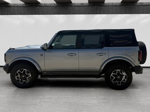 Used 2024 Ford Bronco Outer Banks AWD/4WD image 2