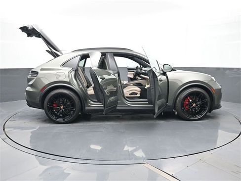 New 2025 Porsche Macan 4S Electric image 35