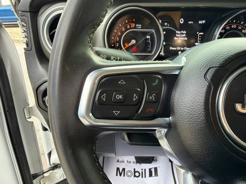 Used 2023 Jeep Gladiator Overland AWD/4WD image 19