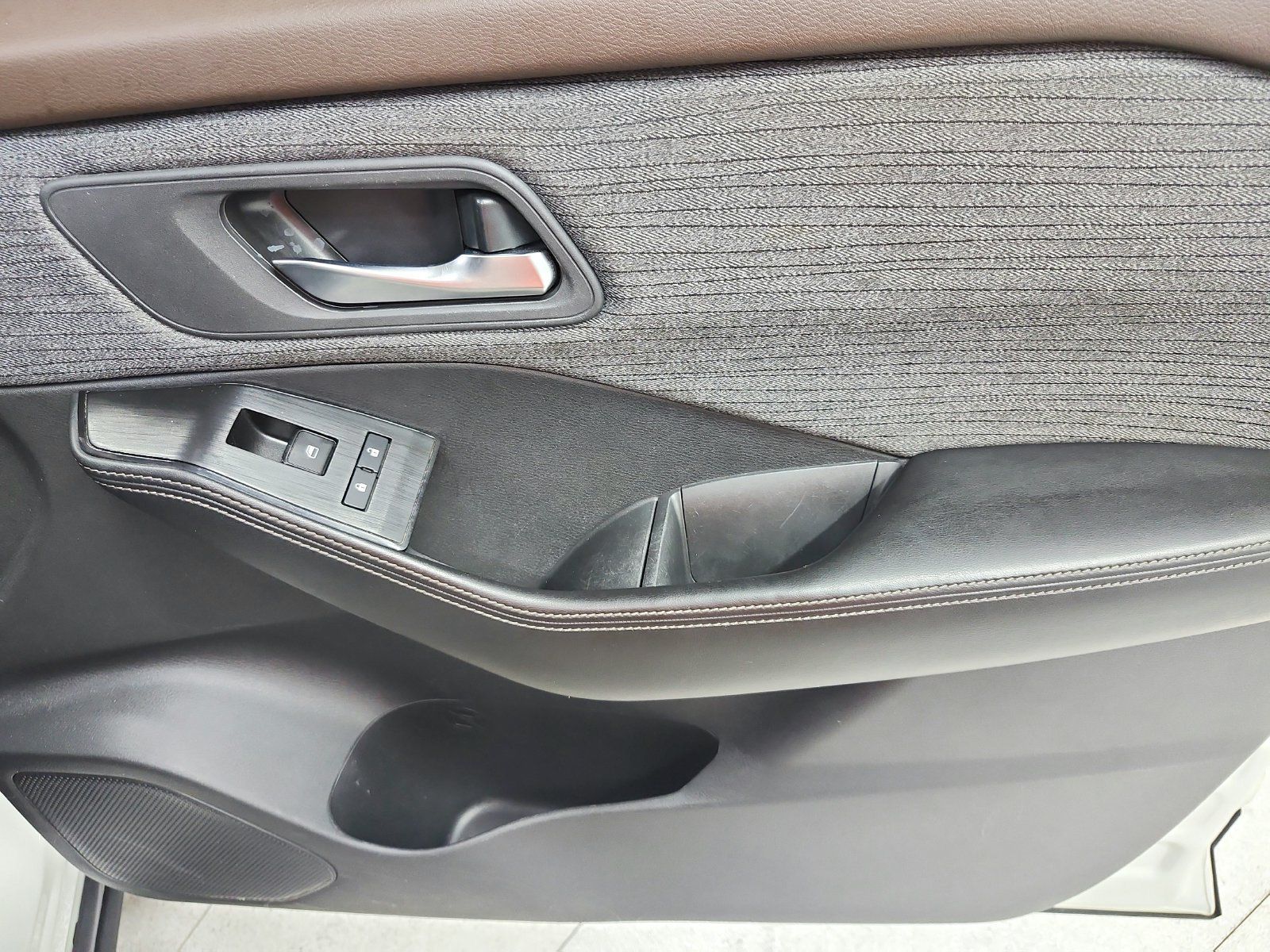 Used 2023 Nissan Rogue SV FWD image 40