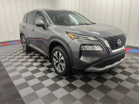 Used 2023 Nissan Rogue SV image 2