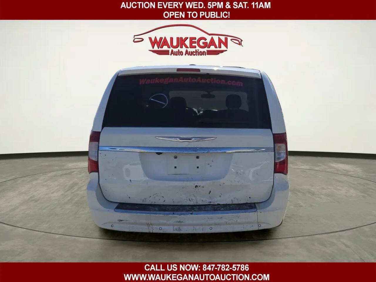 Used 2012 Chrysler Town & Country Touring-L w/ Entertainment Group #2 FWD image 5