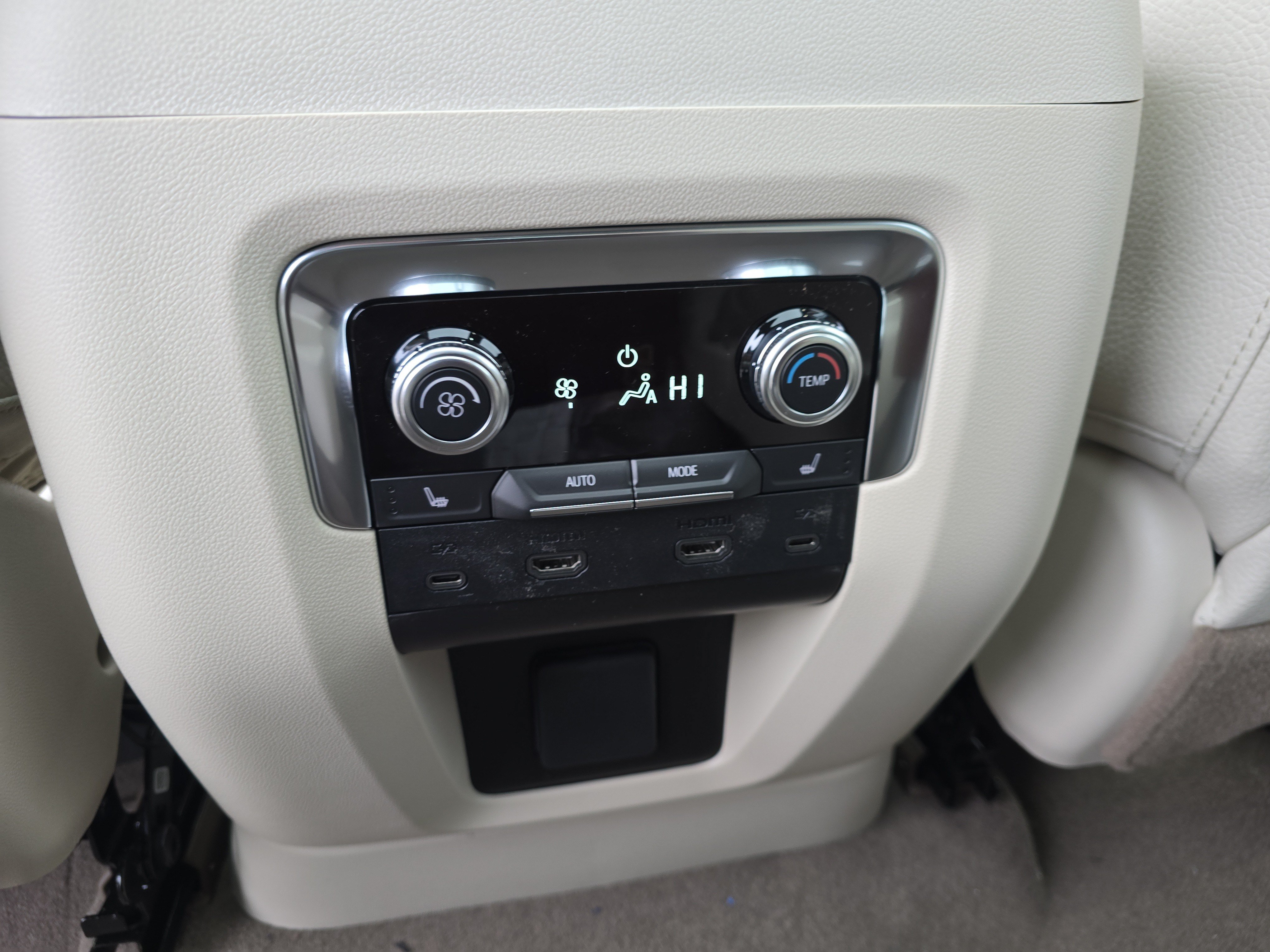 New 2026 GMC Yukon Denali w/ Denali Reserve Package AWD/4WD image 17