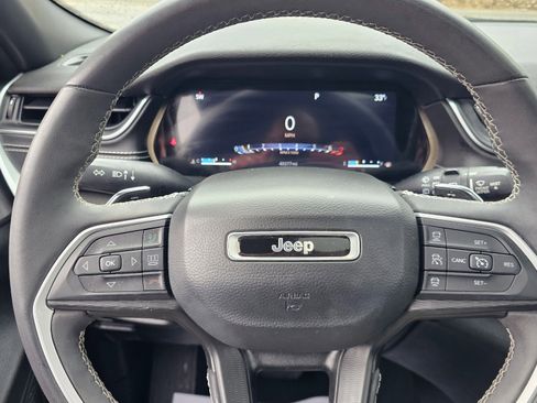 Used 2023 Jeep Grand Cherokee L Laredo image 32