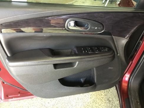 Used 2017 Buick Enclave Premium image 36