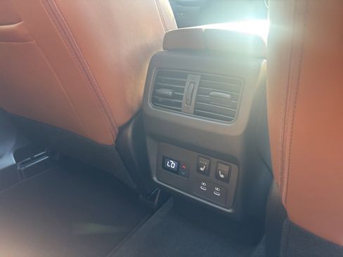 Used 2026 Nissan Rogue Platinum w/ Platinum Premium Package image 16