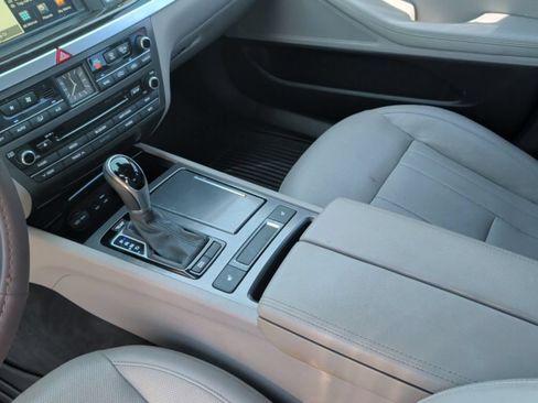 Used 2015 Hyundai Genesis 3.8 RWD image 39