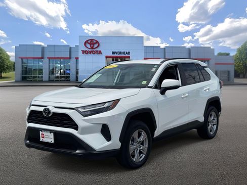 Used 2025 Toyota RAV4 XLE FWD image 1