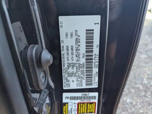 Used 2023 Toyota Tundra Limited AWD/4WD image 33