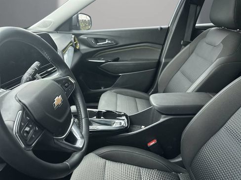Used 2024 Chevrolet Trax LT w/ Driver Confidence Package FWD image 9