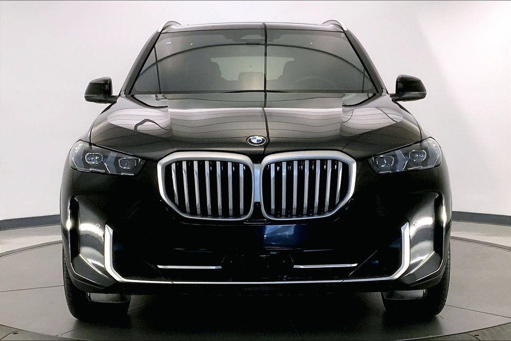 Certified 2026 BMW X5 xDrive40i w/ Premium Package AWD/4WD image 2