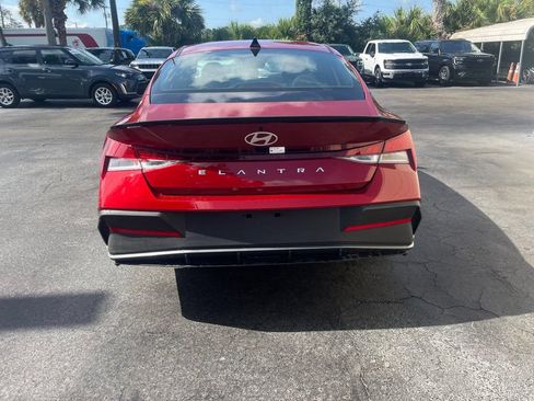 Used 2025 Hyundai Elantra Sport FWD image 4
