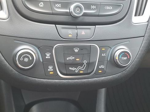 Used 2025 Chevrolet Malibu LS FWD image 28