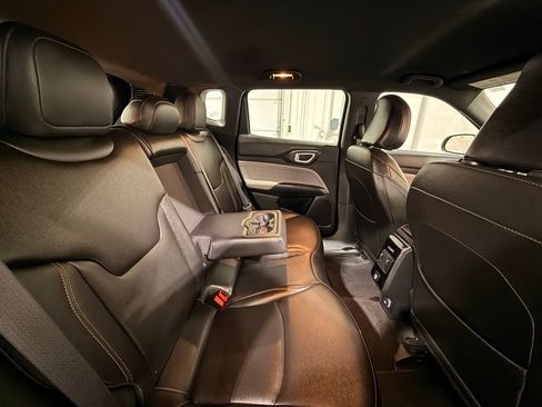 Used 2024 Jeep Compass Latitude image 30